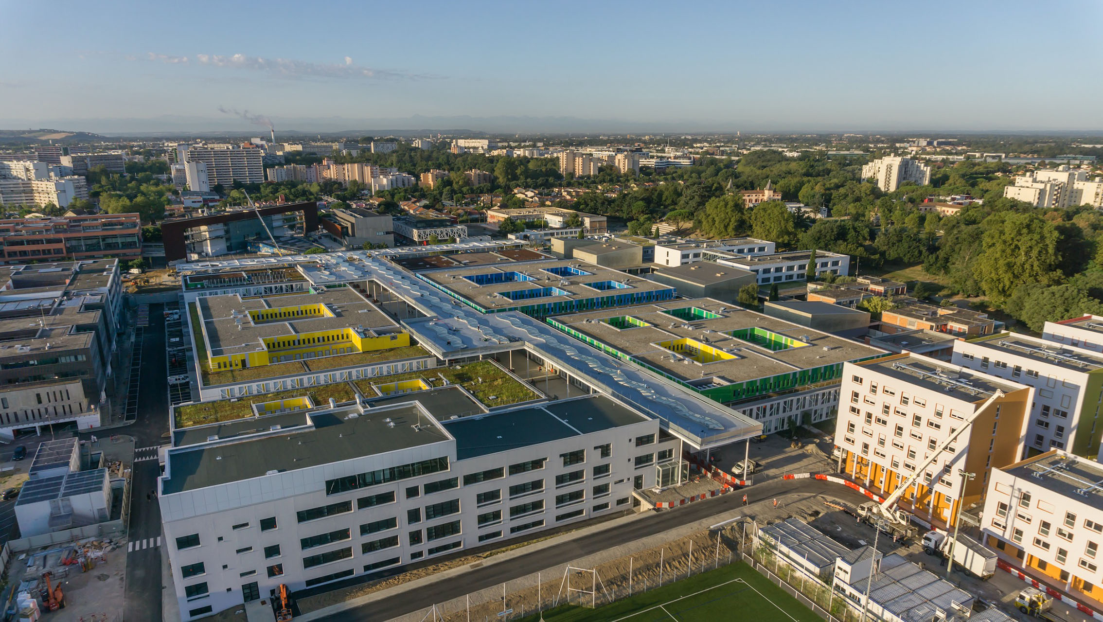 Perspective sur le campus du Mirail, en partie reconstruit et réhabilité par le groupe Vinci, à Toulouse. (Crédit C PICCI)