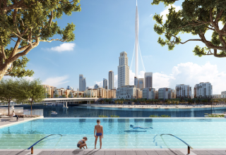 Vue 3D de la Dubaï Creek Tower avec en premier plan une piscine prolongée d'un vaste canal aux eaux turquoises