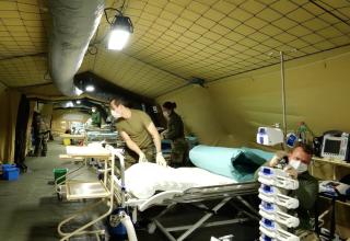 Vue intérieure de l’hôpital de campagne de Mulhouse installé par l’armée
