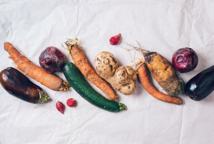 Des fruits et légumes abîmés ou hors calibres pour illustrer ce nouveau label anti-gaspi dans l'industrie et le commerce agroalimentaire